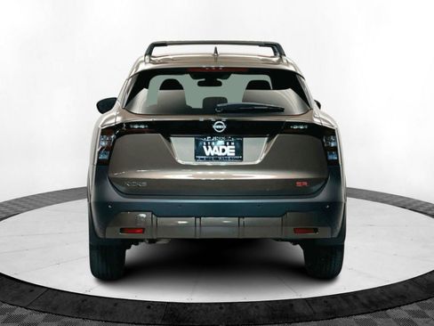 New 2025 Nissan Kicks SR image 4