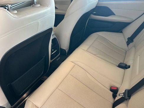 Used 2023 BMW i4 eDrive35 RWD image 9