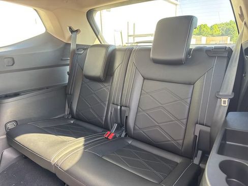 Used 2025 Volkswagen Atlas SE FWD image 12