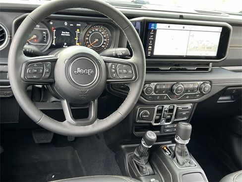 New 2025 Jeep Gladiator Sport image 17