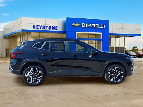 Used 2025 Chevrolet Trax RS FWD image 8