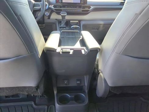 Certified 2021 Toyota Sienna Limited image 25