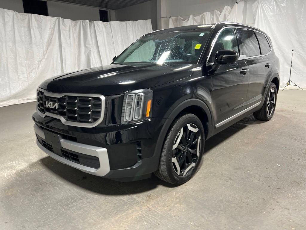 Used 2025 Kia Telluride S FWD image 3