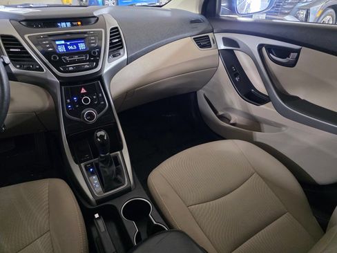 Used 2014 Hyundai Elantra SE FWD image 17
