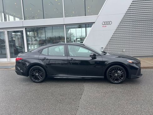 Used 2025 Toyota Camry SE image 14