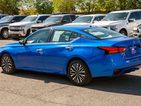 Used 2025 Nissan Altima 2.5 SV FWD image 7