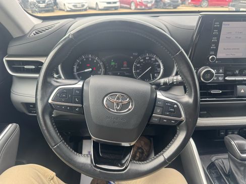 Used 2021 Toyota Highlander XLE AWD/4WD image 21