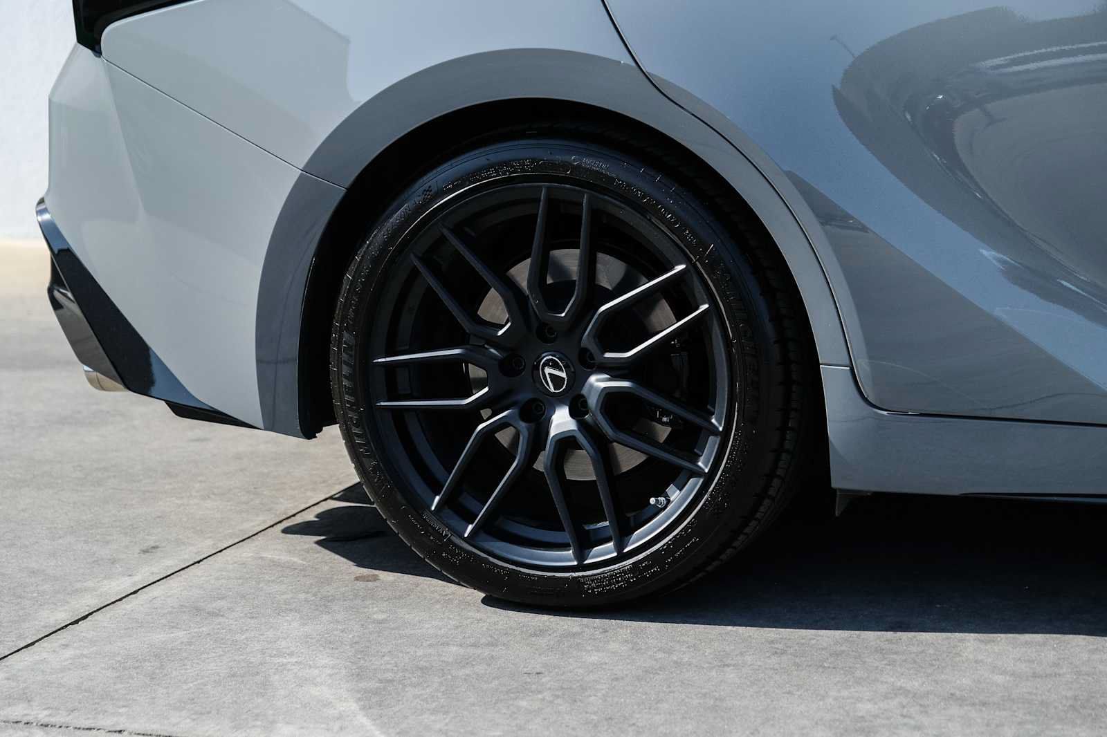 Used 2022 Lexus IS 500 RWD image 9