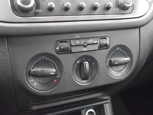 Used 2009 Volkswagen Tiguan SEL image 29