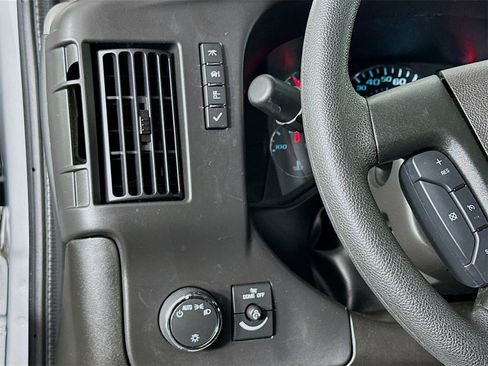 Used 2024 GMC Savana 2500 w/ Driver Convenience Package image 10