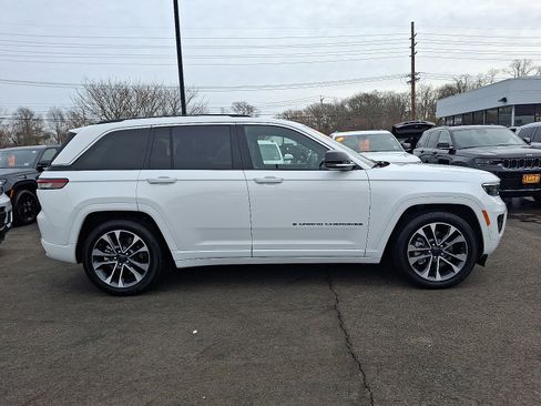 Certified 2023 Jeep Grand Cherokee Overland w/ Luxury Tech Group IV image 7