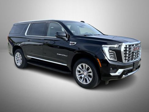 Used 2025 GMC Yukon XL Denali AWD/4WD image 3