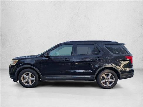 Used 2019 Ford Explorer XLT w/ Equipment Group 201A FWD image 2