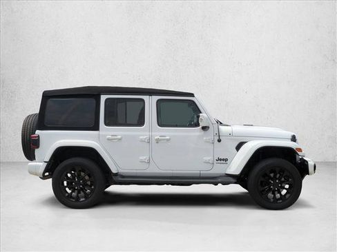 Used 2022 Jeep Wrangler Unlimited Sahara AWD/4WD image 4