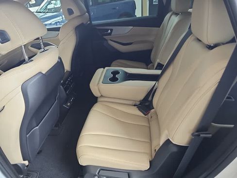 Used 2023 Acura MDX SH-AWD image 16