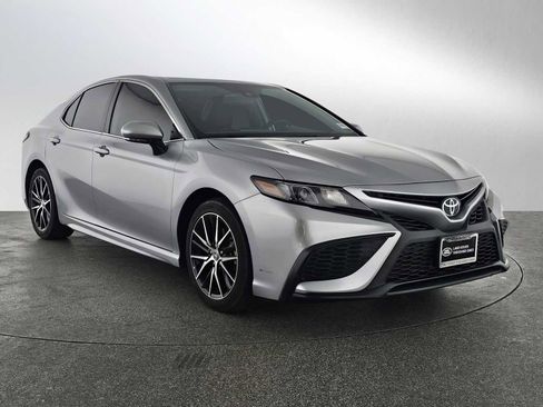 Used 2024 Toyota Camry SE image 7