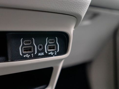 Used 2023 Chrysler Pacifica Touring-L FWD image 24