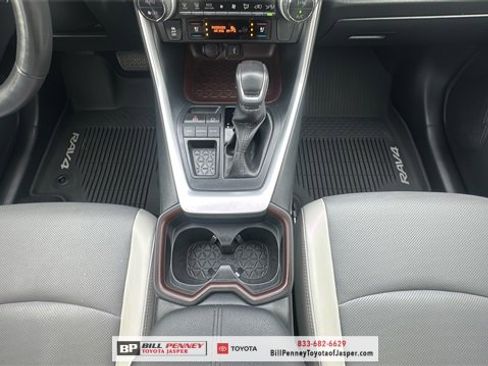 Used 2020 Toyota RAV4 Limited image 9