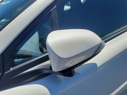 Used 2021 Toyota C-HR XLE FWD image 6