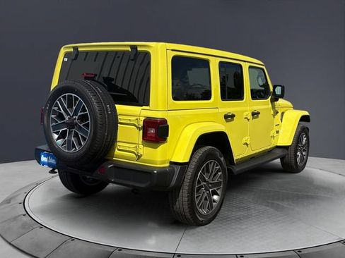 Used 2023 Jeep Wrangler Unlimited Sahara w/ Cold Weather Group AWD/4WD image 5