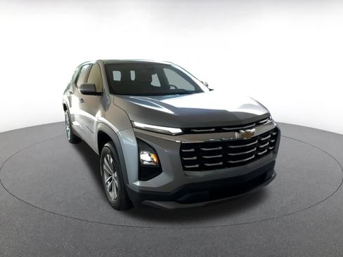 Used 2025 Chevrolet Equinox LT image 3