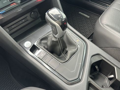 Used 2023 Volkswagen Tiguan SE R-Line image 36