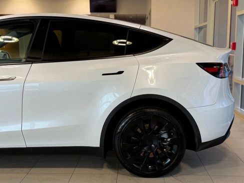 Used 2023 Tesla Model Y AWD image 9