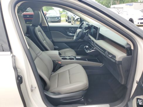 Certified 2024 Lincoln Corsair Reserve w/ Equipment Group 201A AWD/4WD image 9