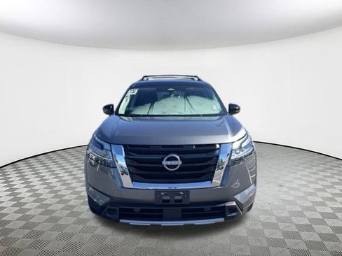 Used 2023 Nissan Pathfinder SL image 3