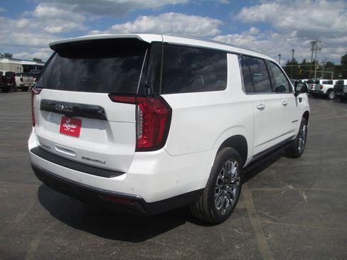 Used 2024 GMC Yukon XL Denali Ultimate AWD/4WD image 6