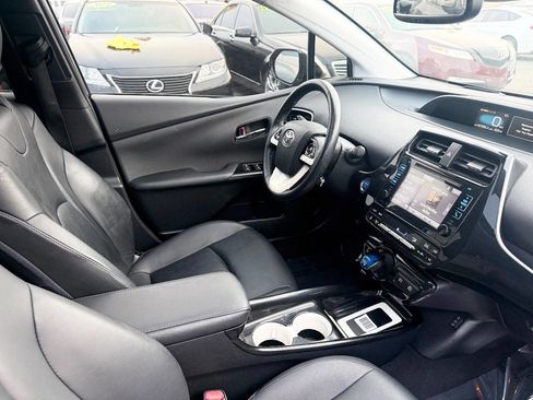 Used 2016 Toyota Prius Four Touring image 17