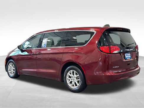 Used 2023 Chrysler Voyager LX FWD image 5
