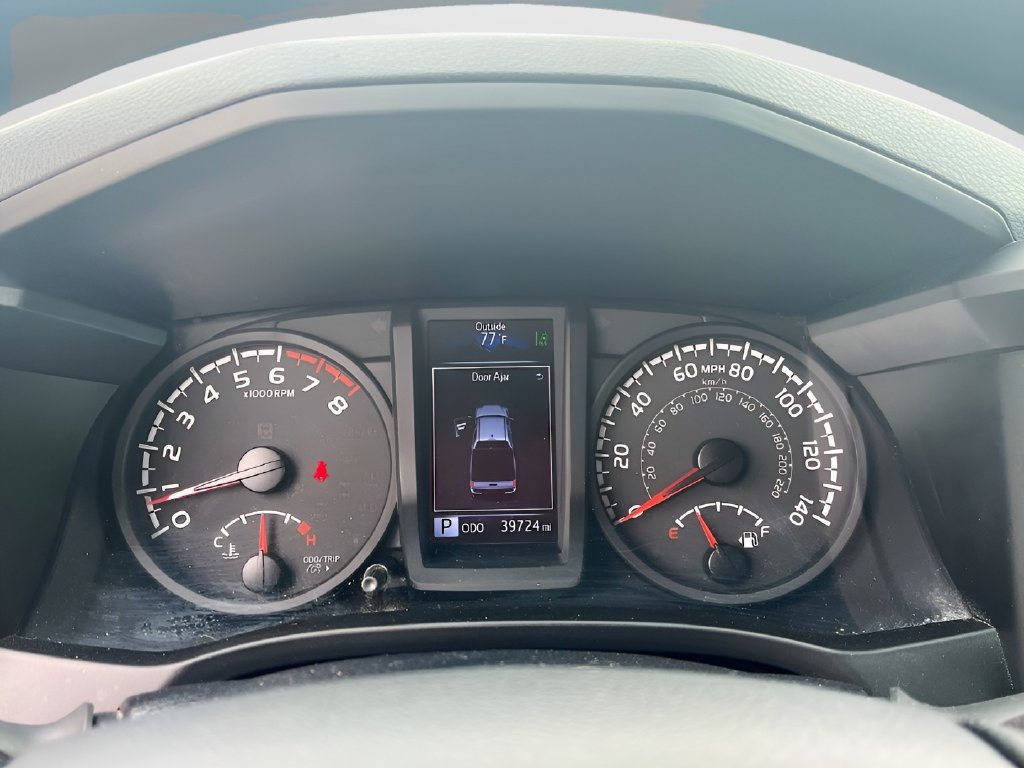 Used 2022 Toyota Tacoma SR AWD/4WD image 12