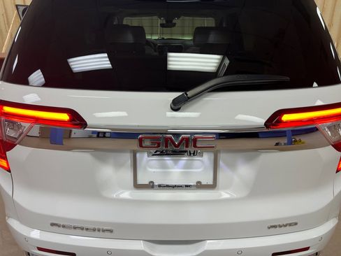 Used 2021 GMC Acadia Denali w/ Denali Ultimate Package image 18