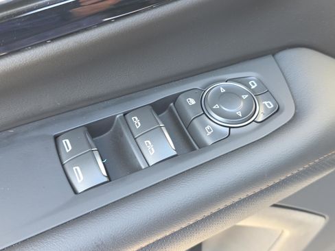 Used 2025 Chevrolet Suburban High Country image 20