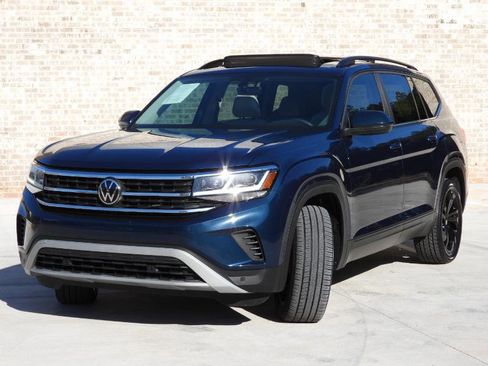 Used 2023 Volkswagen Atlas SE w/ Technology Package w/ Panoramic Sunroof Package image 14