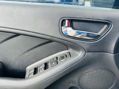 Used 2017 Kia Forte S w/ S Technology Package image 9