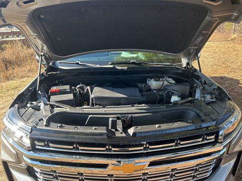 Used 2023 Chevrolet Suburban Premier w/ Advanced Technology Package image 30