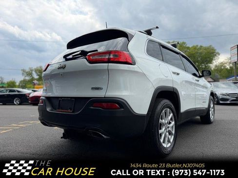 Used 2017 Jeep Cherokee Latitude w/ Comfort & Sound Group AWD/4WD image 7
