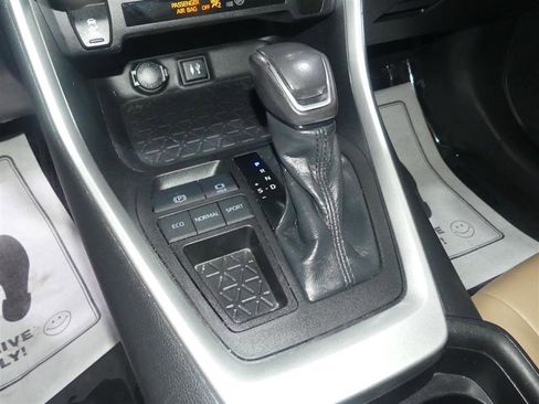 Used 2019 Toyota RAV4 XLE Premium image 39
