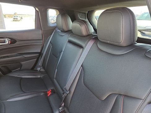 Used 2025 Jeep Compass Trailhawk AWD/4WD image 20