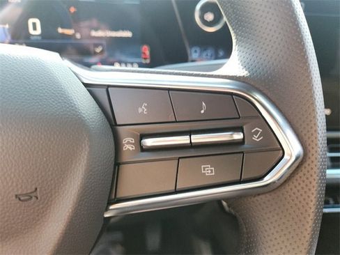 New 2026 Chevrolet Equinox EV LT image 17