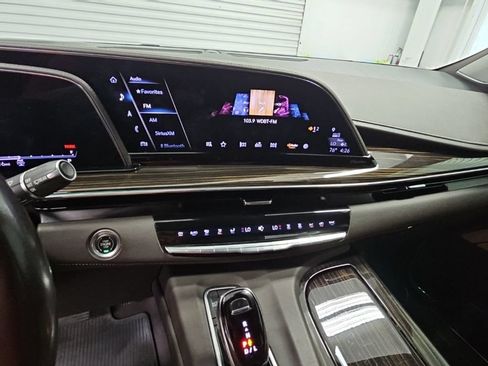 Used 2022 Cadillac Escalade Premium Luxury w/ Performance Package AWD/4WD image 13