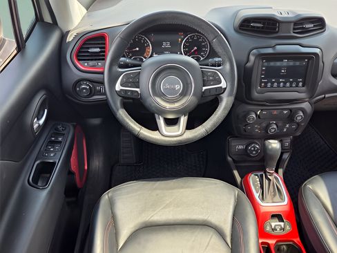 Used 2019 Jeep Renegade Trailhawk AWD/4WD image 10