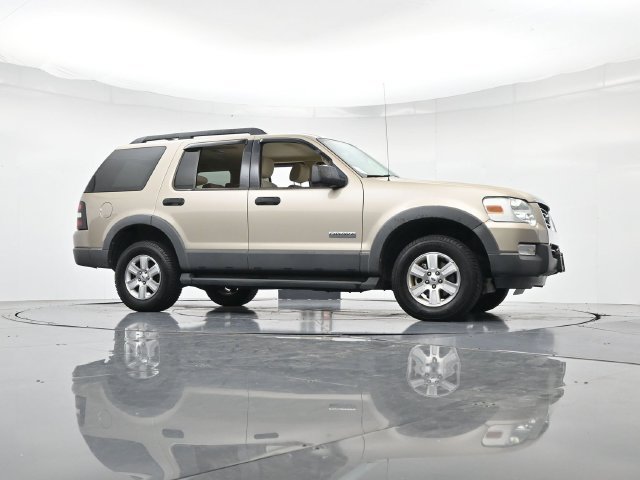 Used 2006 Ford Explorer XLT AWD/4WD image 35