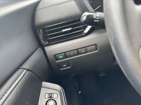Used 2025 Nissan Sentra SV FWD image 32