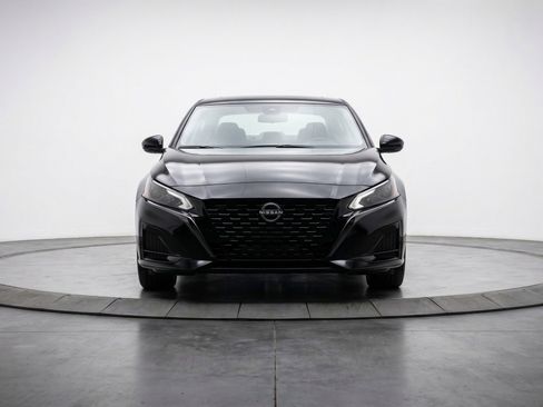 Used 2025 Nissan Altima 2.5 SV image 2