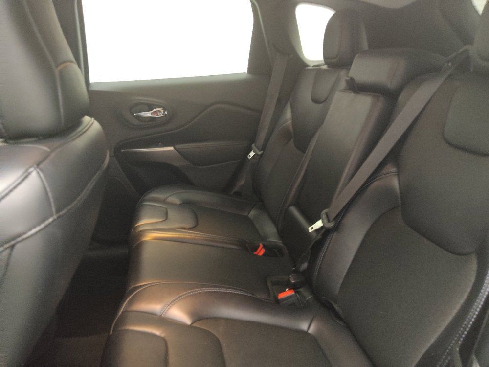 Used 2020 Jeep Cherokee Latitude Plus w/ Cold Weather Group AWD/4WD image 18