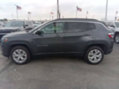 Used 2024 Jeep Compass Latitude AWD/4WD image 2