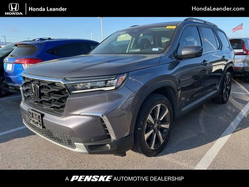 Used 2025 Honda Pilot Touring image 1